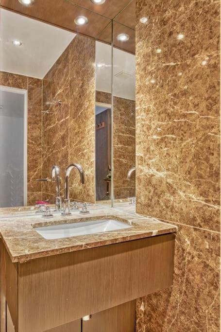 Modern Chic Studio Chelsea Apartment ลอนดอน ภายนอก รูปภาพ