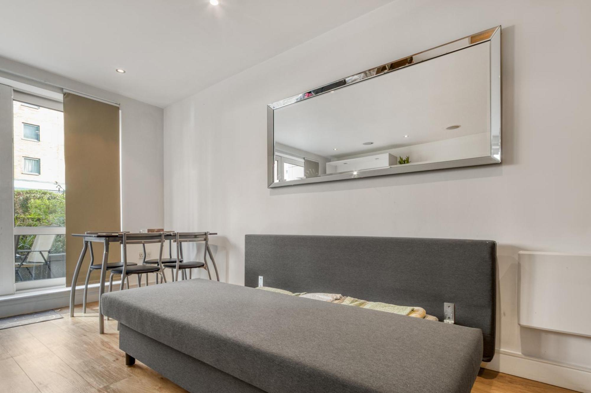 Modern Chic Studio Chelsea Apartment ลอนดอน ภายนอก รูปภาพ