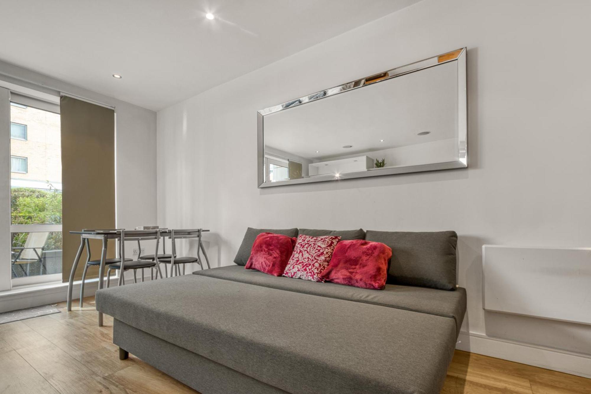 Modern Chic Studio Chelsea Apartment ลอนดอน ภายนอก รูปภาพ